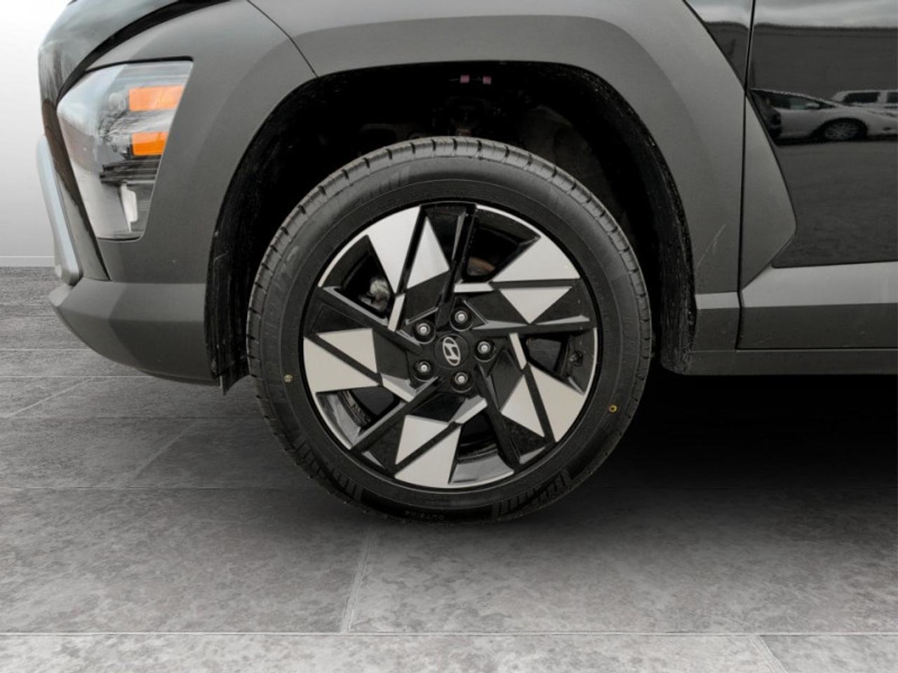 2024 Hyundai KONA Preferred FWD  **NO ACCIDENTS** Photo