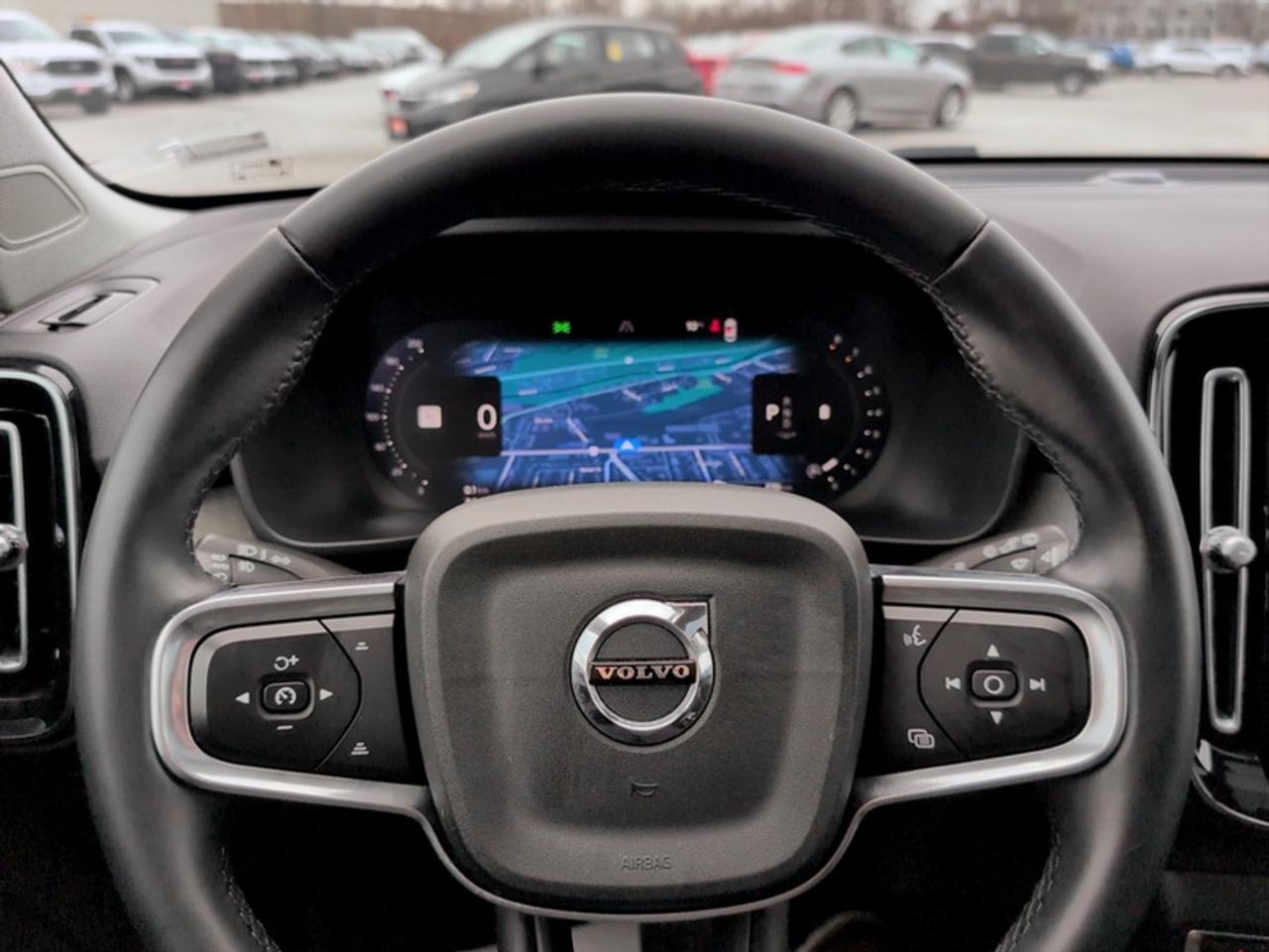 2024 Volvo XC40 B5 Plus Dark Theme  **MHEV - SUNROOF** Photo