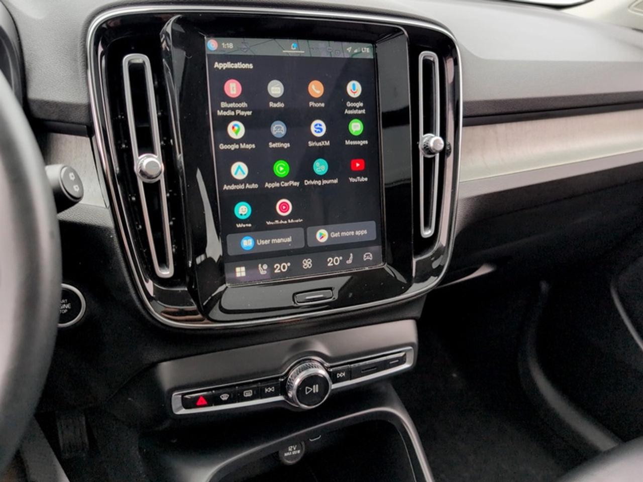 2024 Volvo XC40 B5 Plus Dark Theme  **MHEV - SUNROOF** Photo