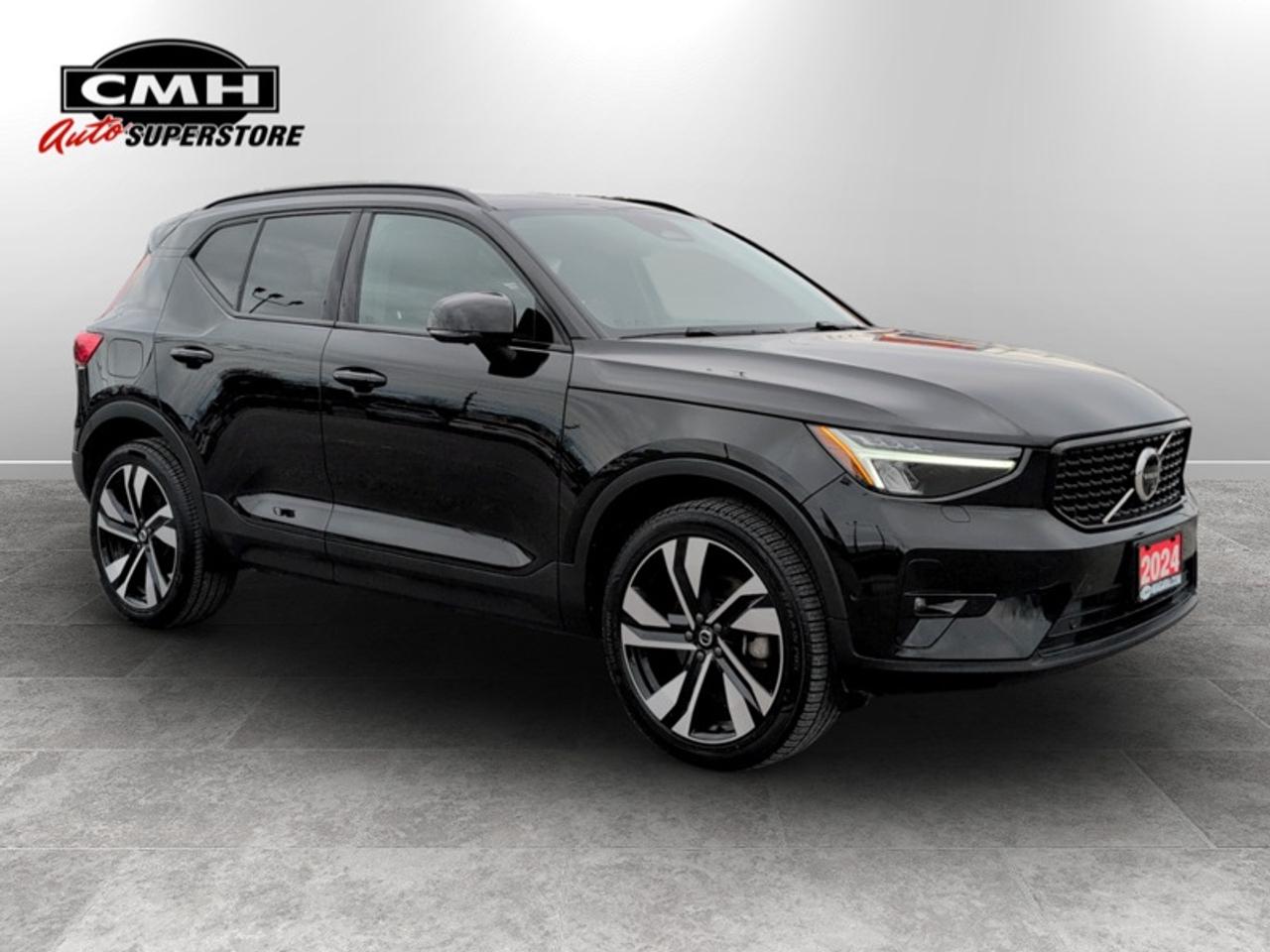 2024 Volvo XC40 B5 Plus Dark Theme  **MHEV - SUNROOF** Photo4