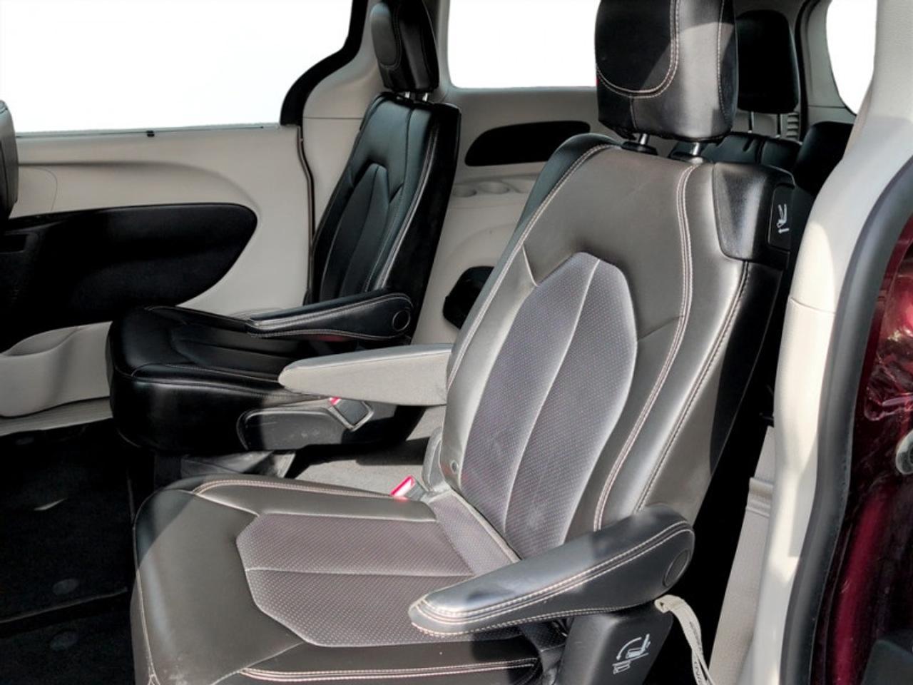 2023 Chrysler Pacifica Touring-L AWD  **AWD** Photo