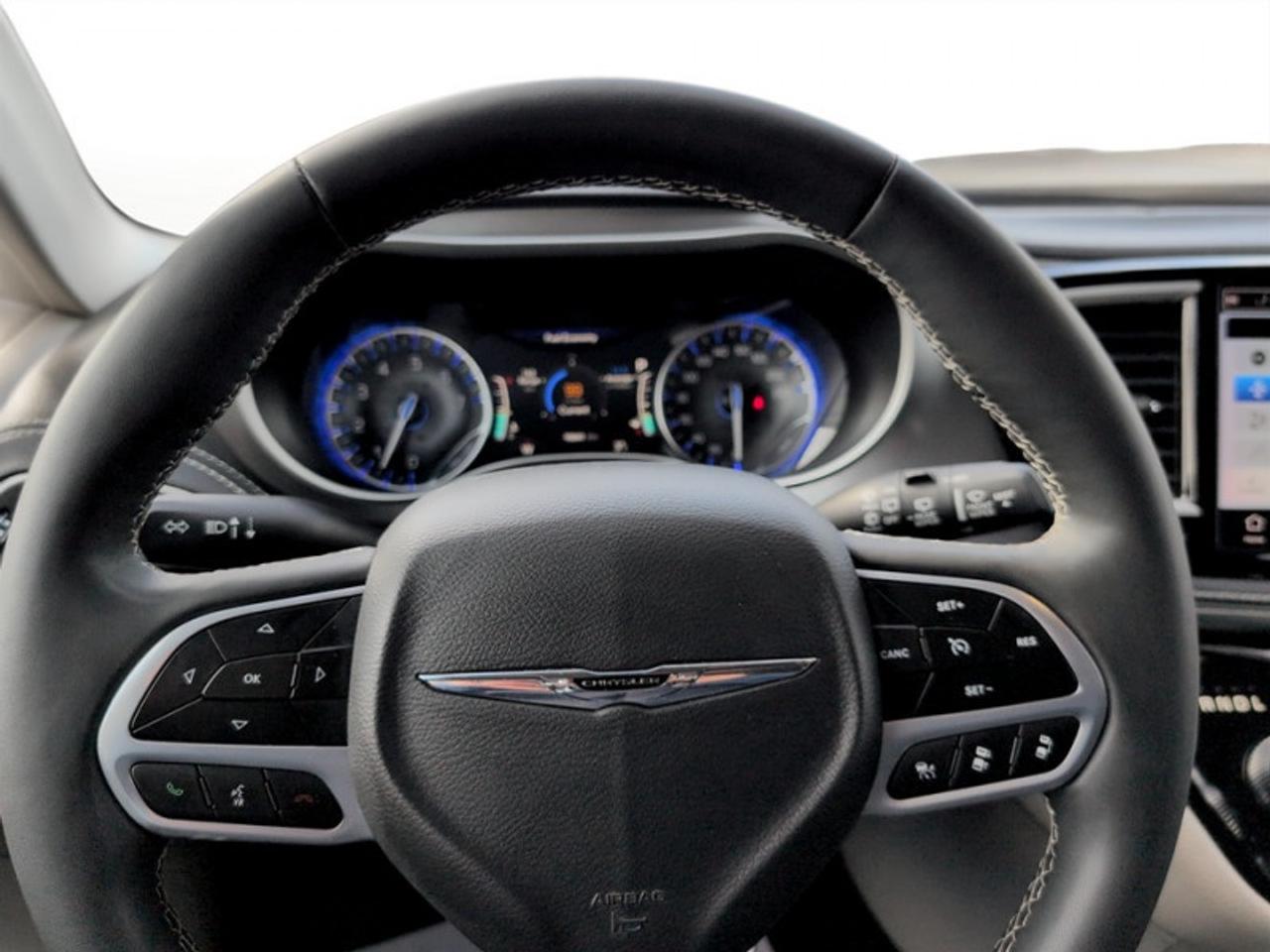 2023 Chrysler Pacifica Touring-L AWD  **AWD** Photo