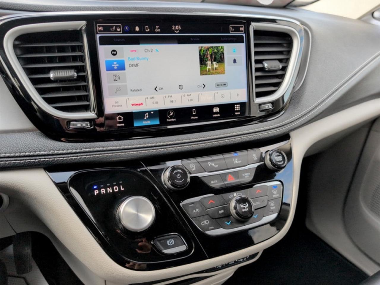 2023 Chrysler Pacifica Touring-L AWD  **AWD** Photo