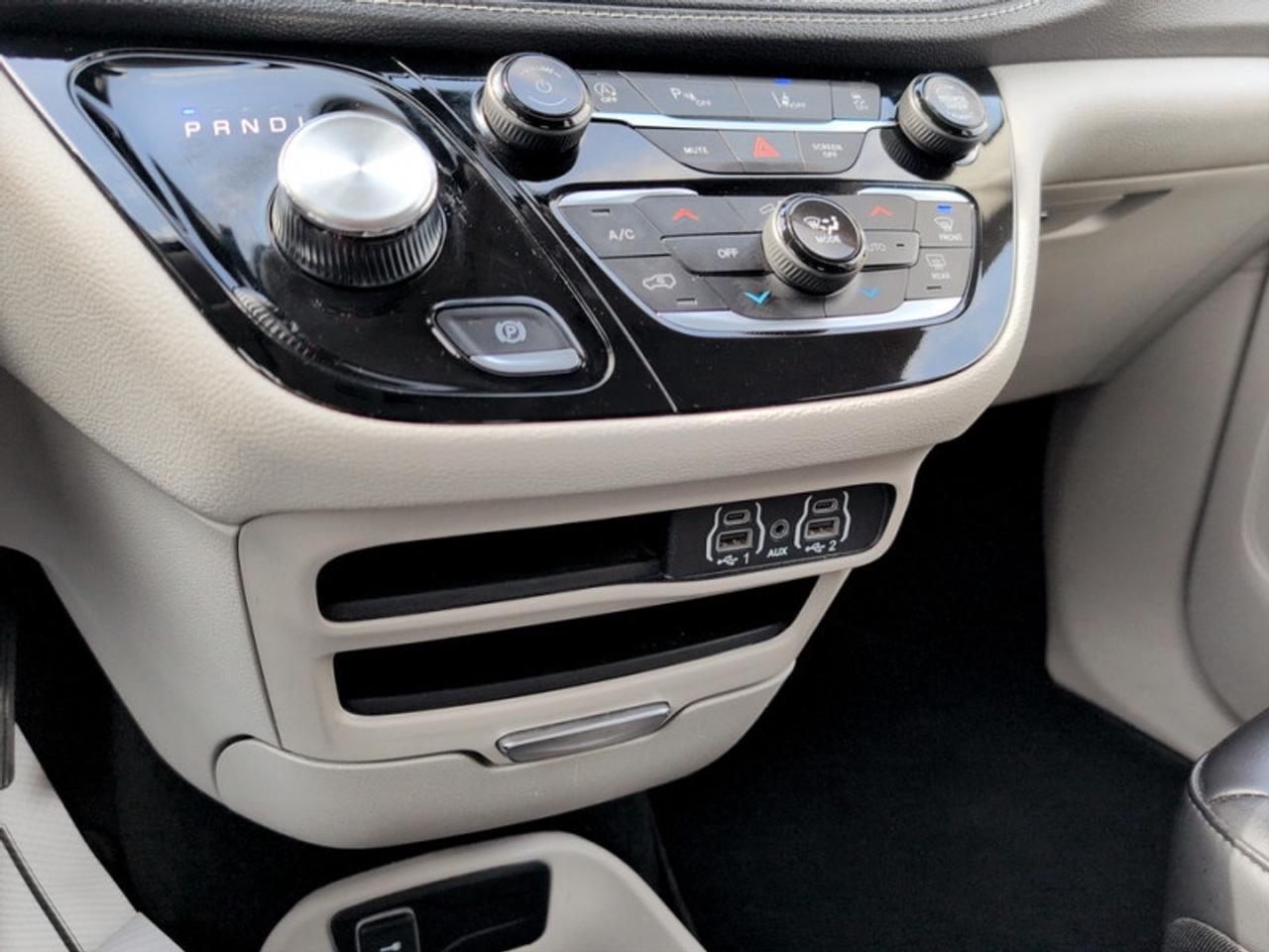 2023 Chrysler Pacifica Touring-L AWD  **AWD** Photo