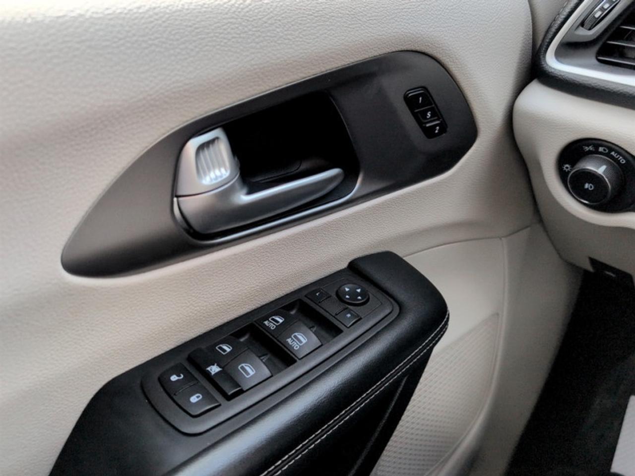 2023 Chrysler Pacifica Touring-L AWD  **AWD** Photo