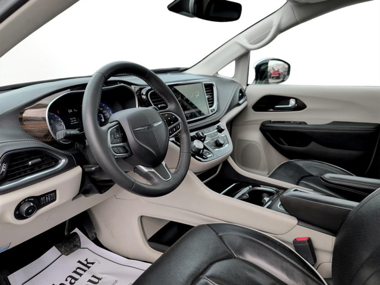 2023 Chrysler Pacifica Limited AWD  **PANO ROOF** Photo