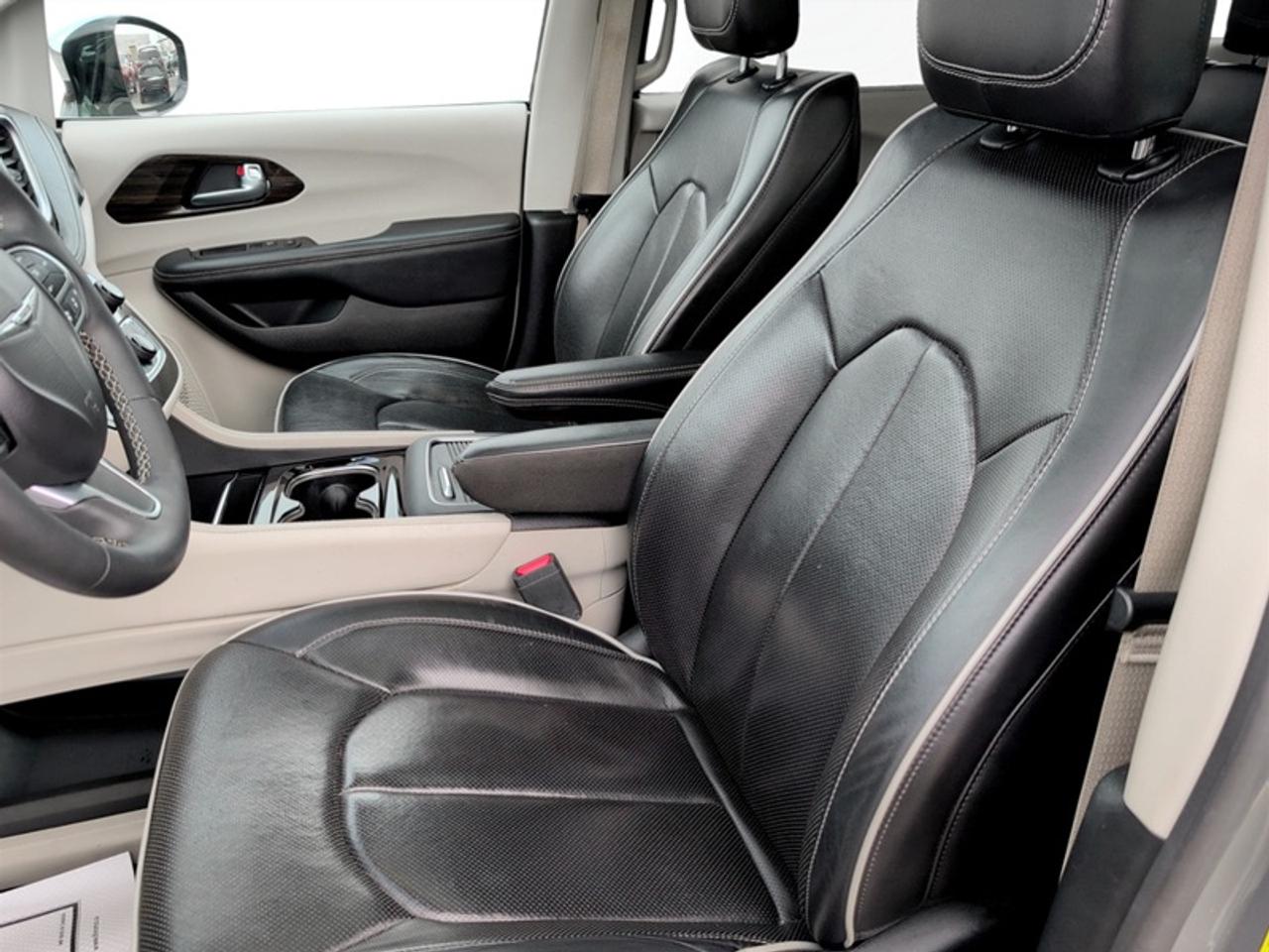2023 Chrysler Pacifica Limited AWD  **PANO ROOF** Photo