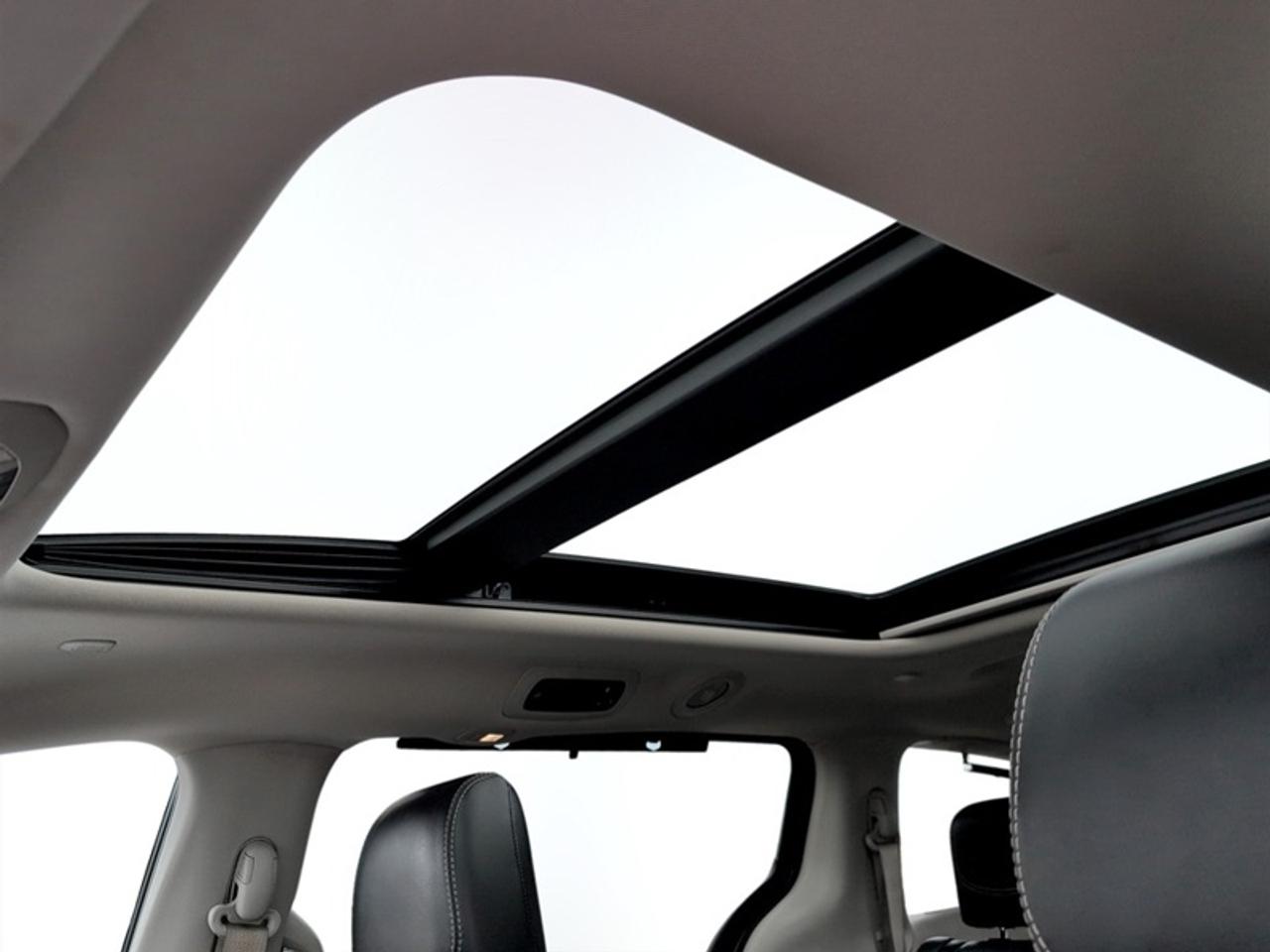 2023 Chrysler Pacifica Limited AWD  **PANO ROOF** Photo