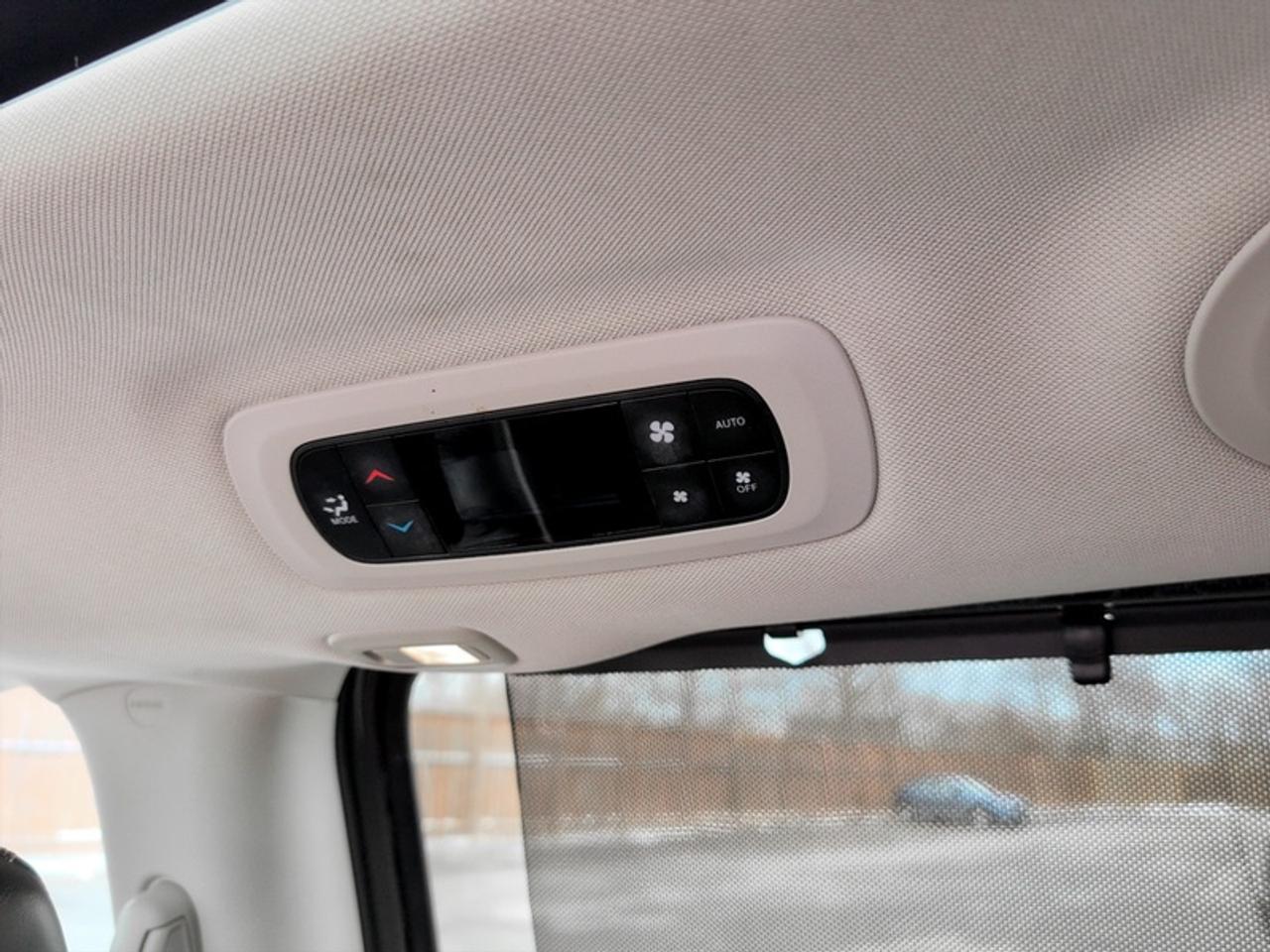 2023 Chrysler Pacifica Limited AWD  **PANO ROOF** Photo
