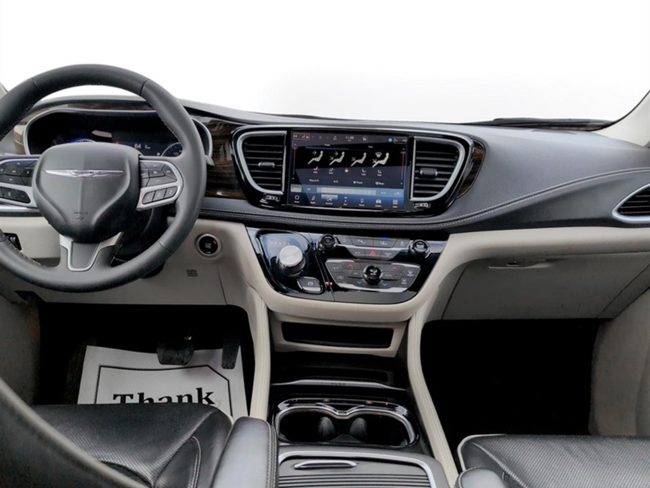 2023 Chrysler Pacifica Limited AWD  **PANO ROOF** Photo