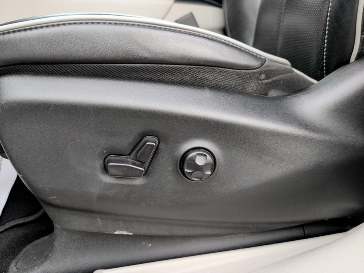 2023 Chrysler Pacifica Limited AWD  **PANO ROOF** Photo