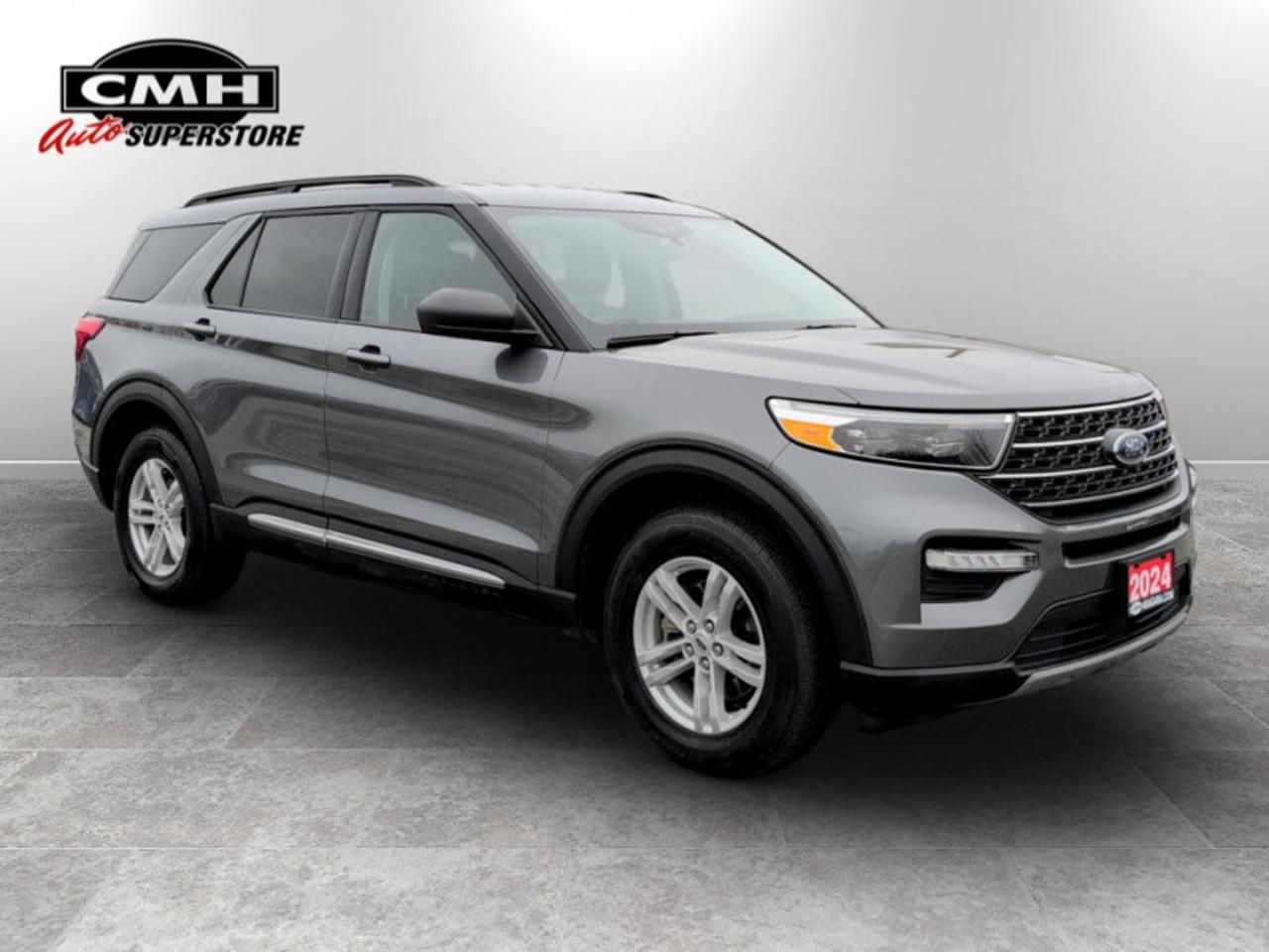 2024 Ford Explorer XLT  **6 PASSENGER** Photo