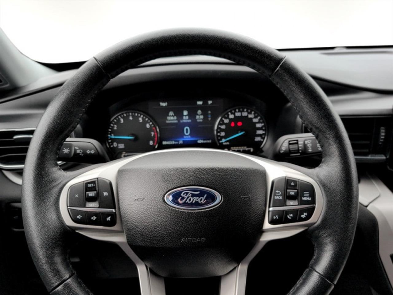 2024 Ford Explorer XLT  **6 PASSENGER** Photo