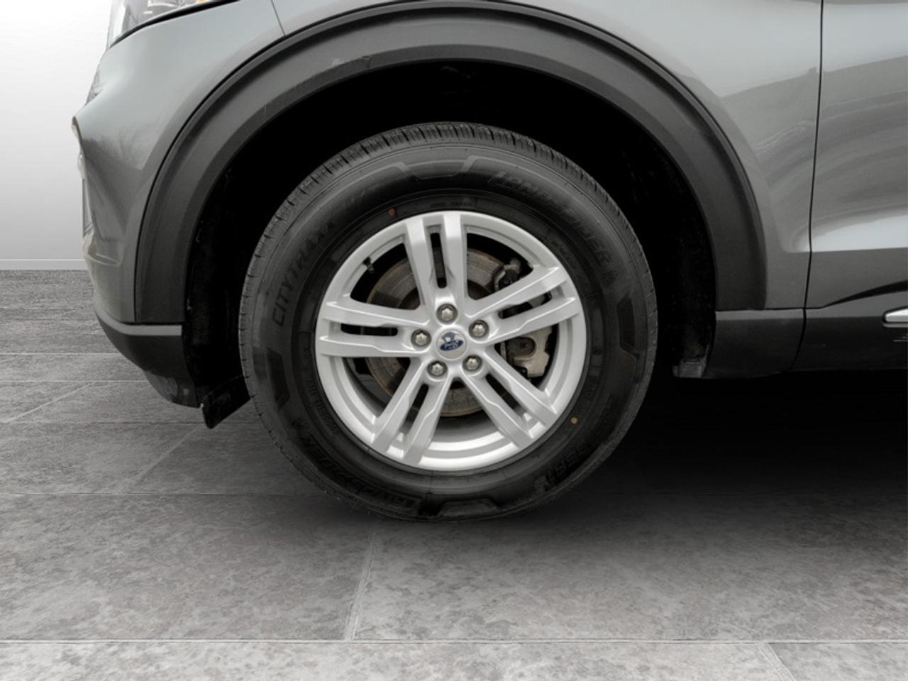 2024 Ford Explorer XLT  **6 PASSENGER** Photo