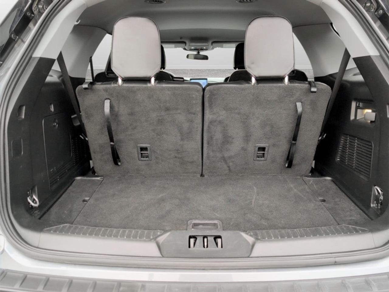 2024 Ford Explorer XLT  **6 PASSENGER** Photo