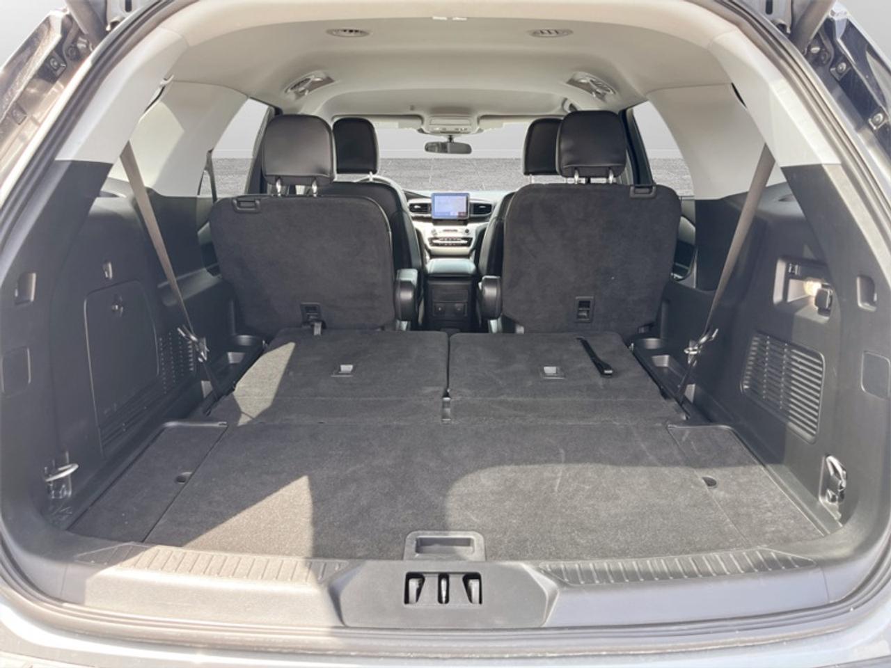 2024 Ford Explorer XLT  **6 PASSENGER** Photo