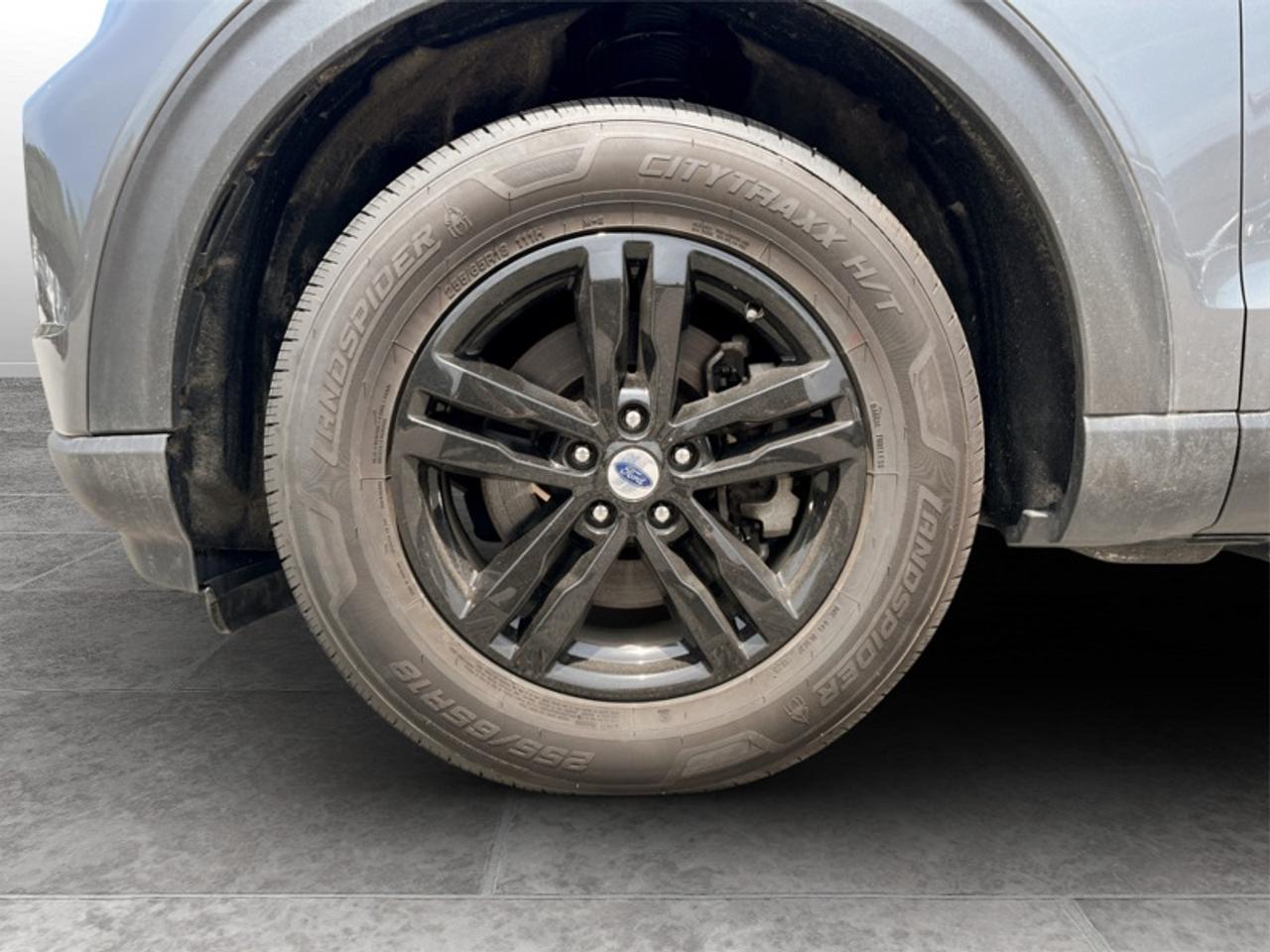2024 Ford Explorer XLT  **6 PASSENGER** Photo