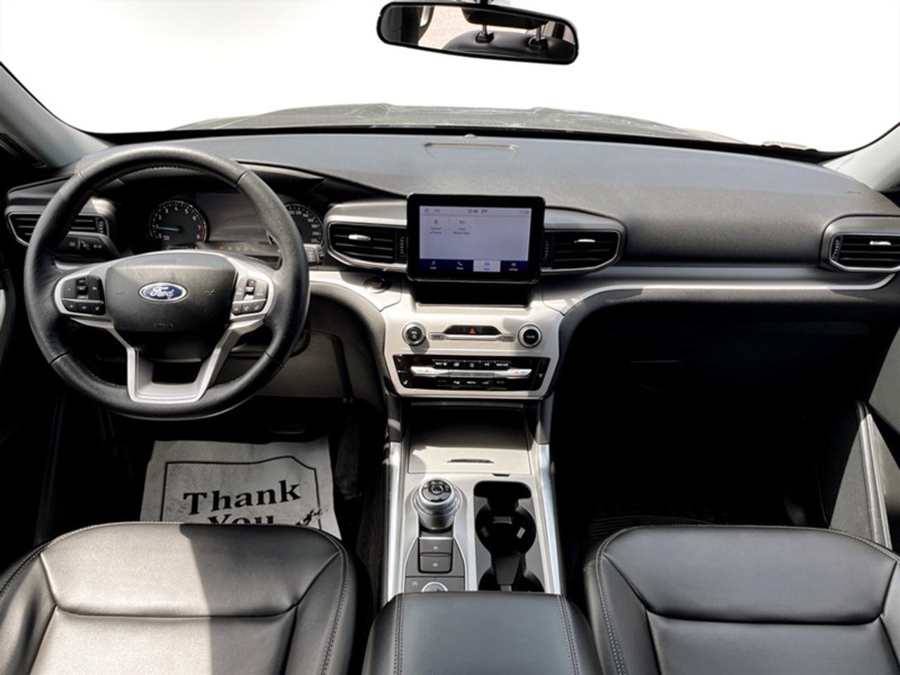 2024 Ford Explorer XLT  **6 PASSENGER** Photo