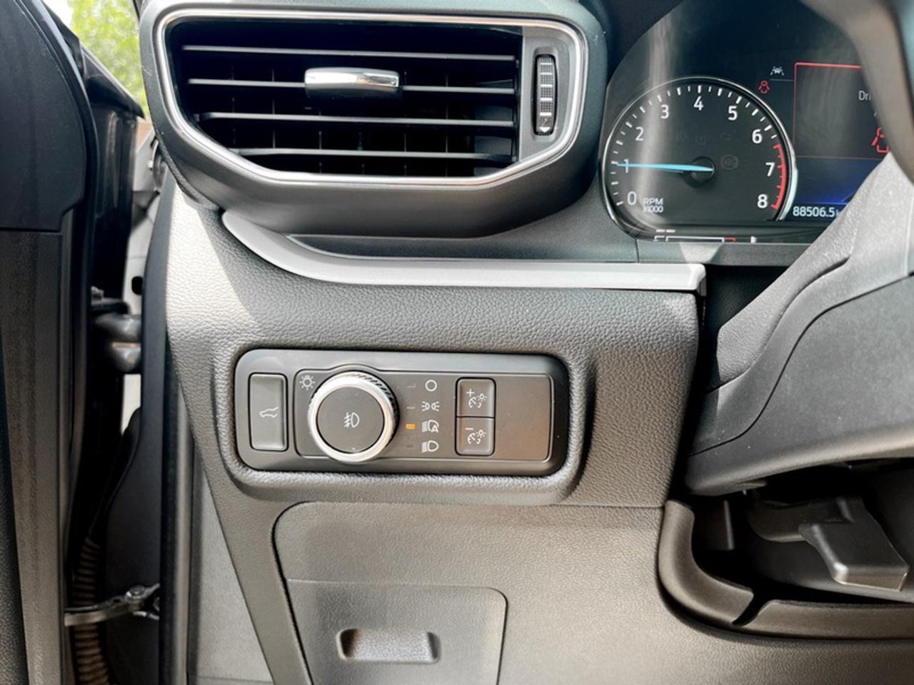 2024 Ford Explorer XLT  **6 PASSENGER** Photo