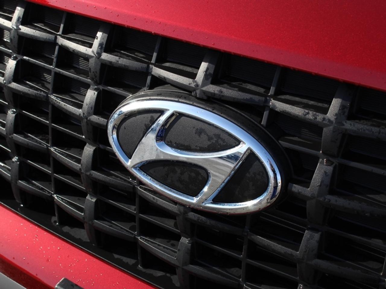 2024 Hyundai Venue Essential   Low KMs - One Owner - Heated Seats -  Apple CarPlay Photo