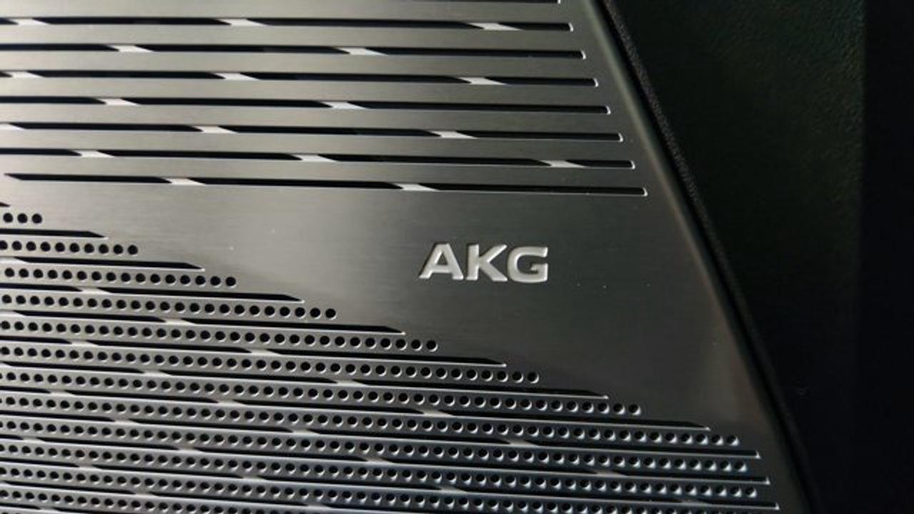 13674434
