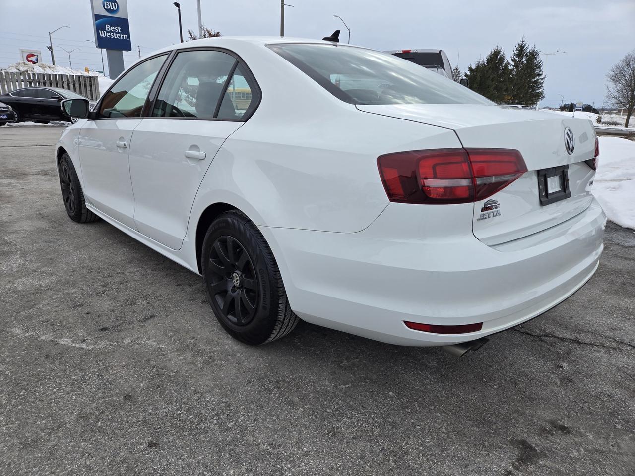 2016 Volkswagen Jetta Sedan 4dr 1.4 TSI Man Trendline Photo2