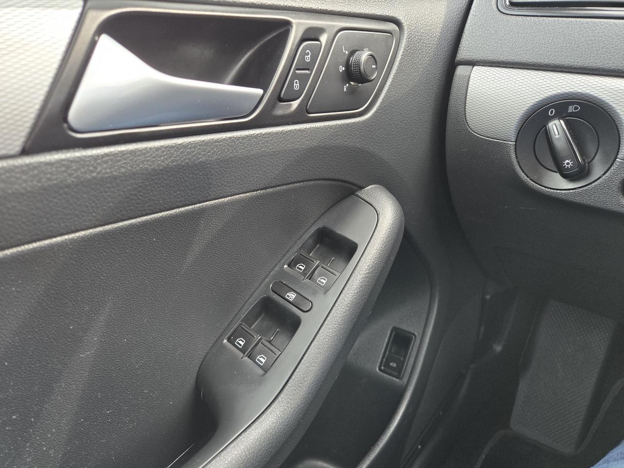 2016 Volkswagen Jetta Sedan 4dr 1.4 TSI Man Trendline Photo