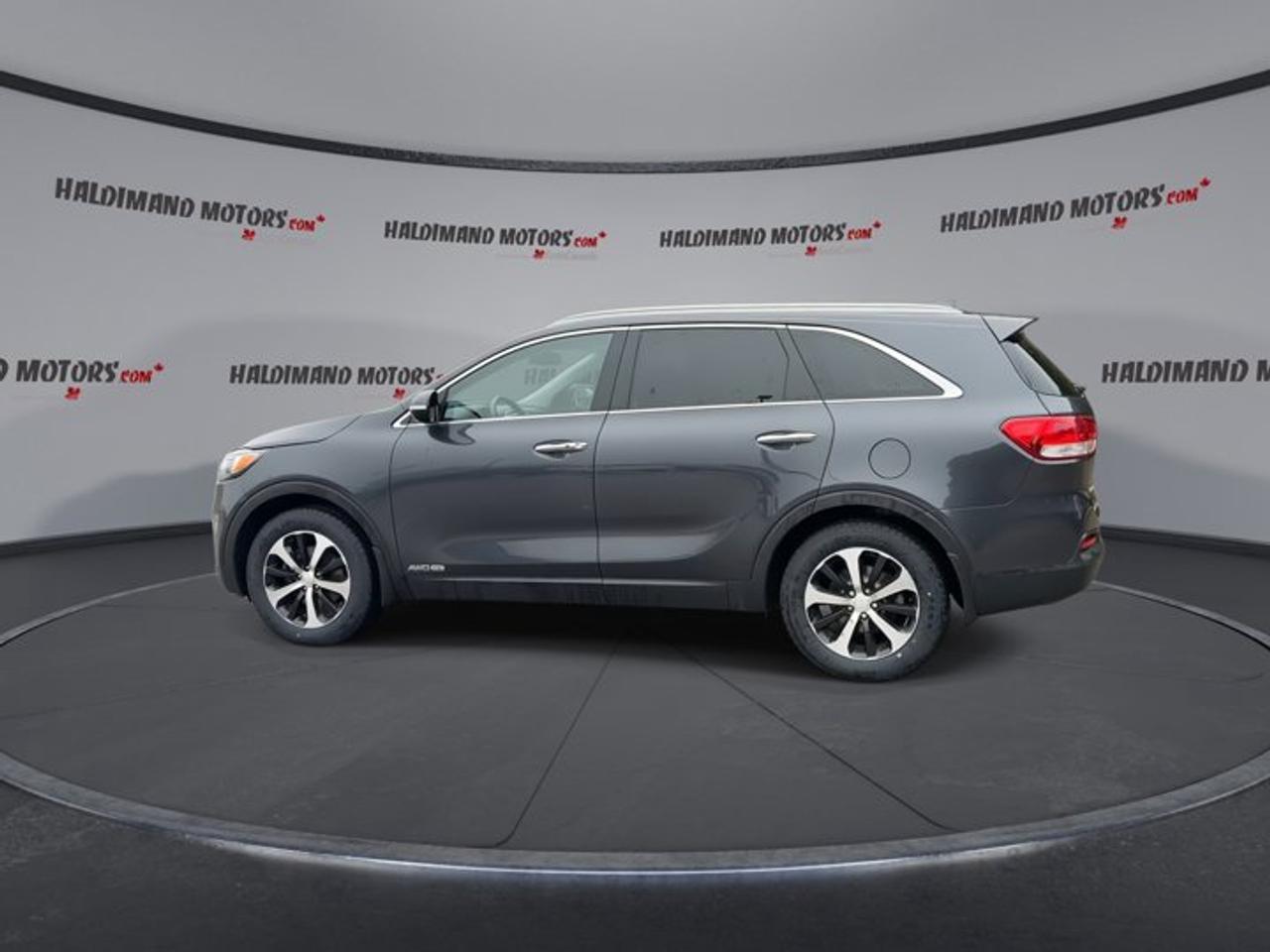 2017 Kia Sorento EX V6 AWD | No Accidents | Heated Steering Wheel Photo4