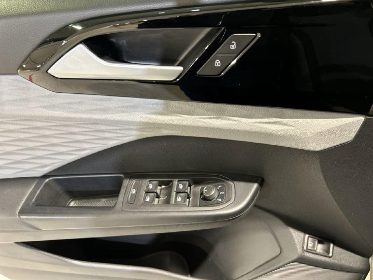 2023 Volkswagen Taos Trendline Photo