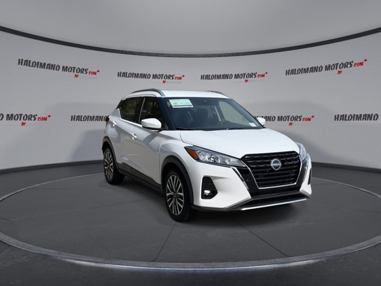 2025 Nissan Kicks Play SV PLAY FWD | No accidents Photo