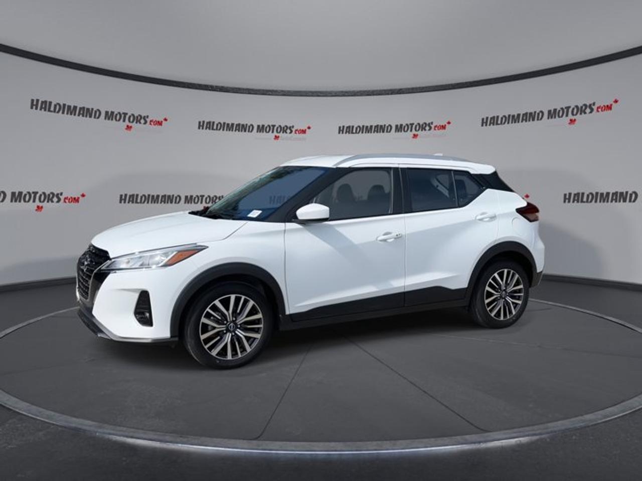 2025 Nissan Kicks Play SV PLAY FWD | No accidents Photo