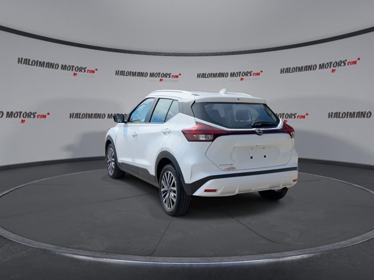 2025 Nissan Kicks Play SV PLAY FWD | No accidents Photo