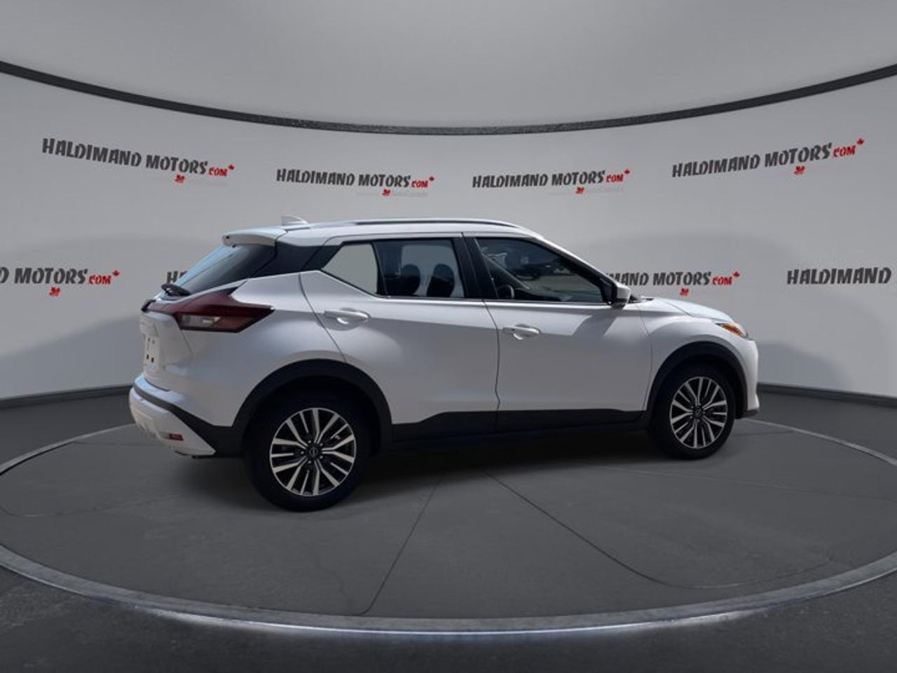 2025 Nissan Kicks Play SV PLAY FWD | No accidents Photo