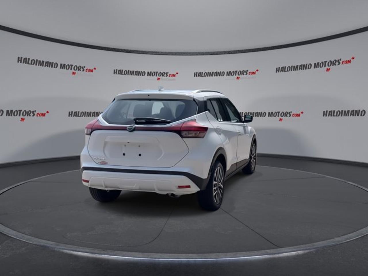 2025 Nissan Kicks Play SV PLAY FWD | No accidents Photo