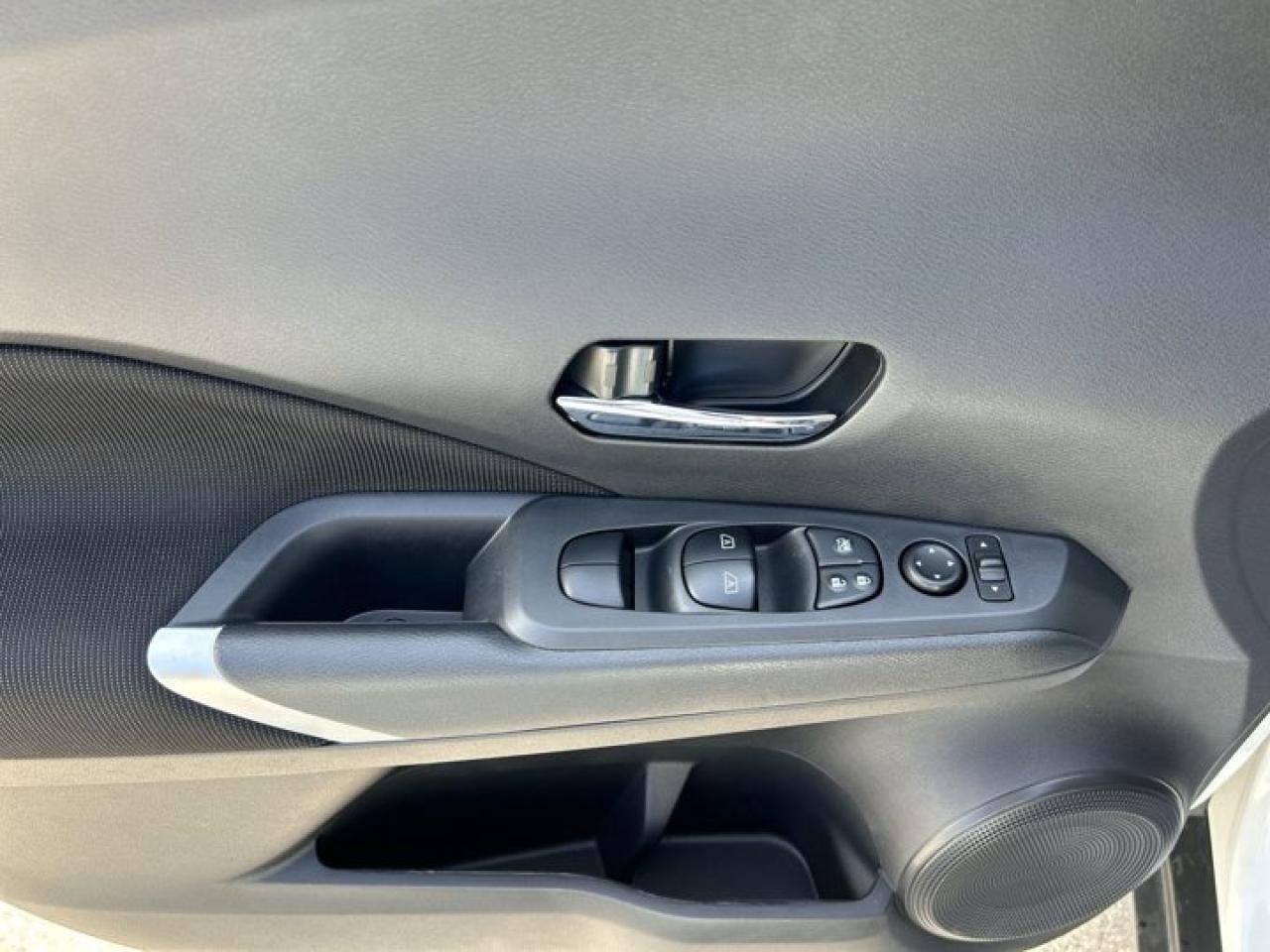 2025 Nissan Kicks Play SV PLAY FWD | No accidents Photo