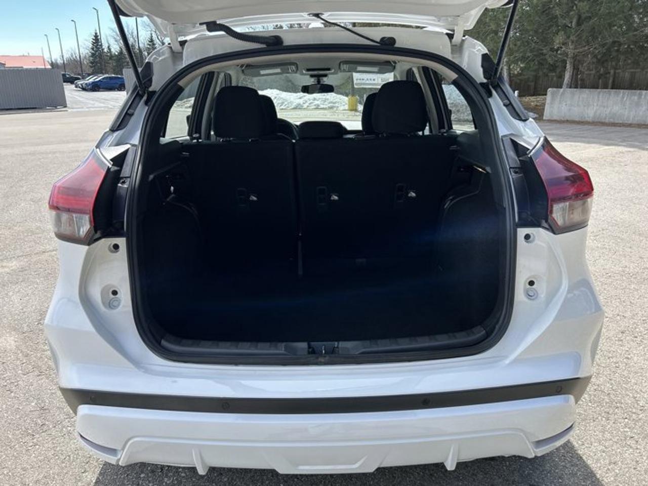 2025 Nissan Kicks Play SV PLAY FWD | No accidents Photo