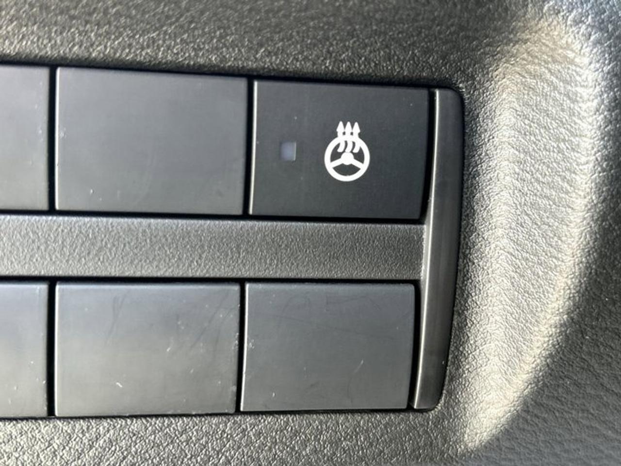 2025 Nissan Kicks Play SV PLAY FWD | No accidents Photo