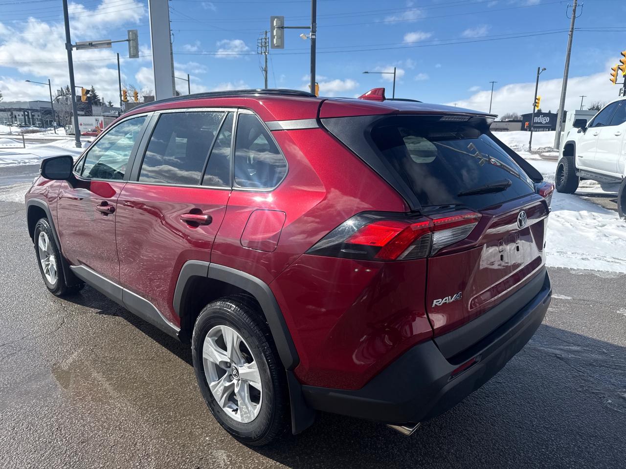 2021 Toyota RAV4 XLE 4dr Front-wheel Drive Photo