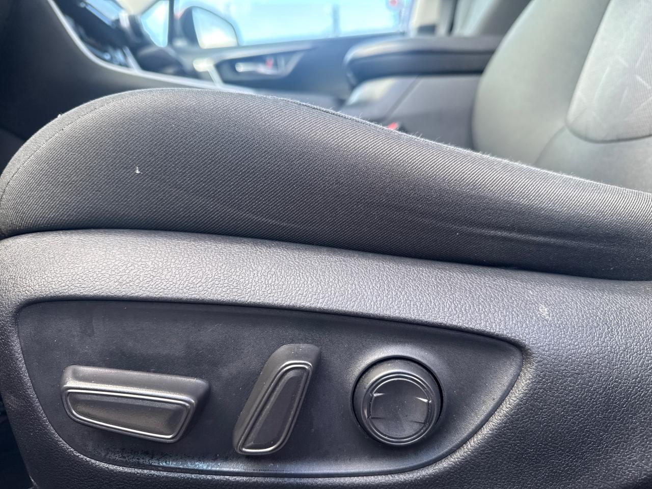 2021 Toyota RAV4 XLE 4dr Front-wheel Drive Photo