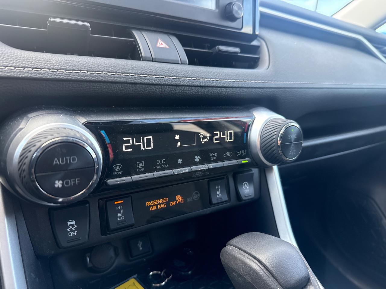 2021 Toyota RAV4 XLE 4dr Front-wheel Drive Photo