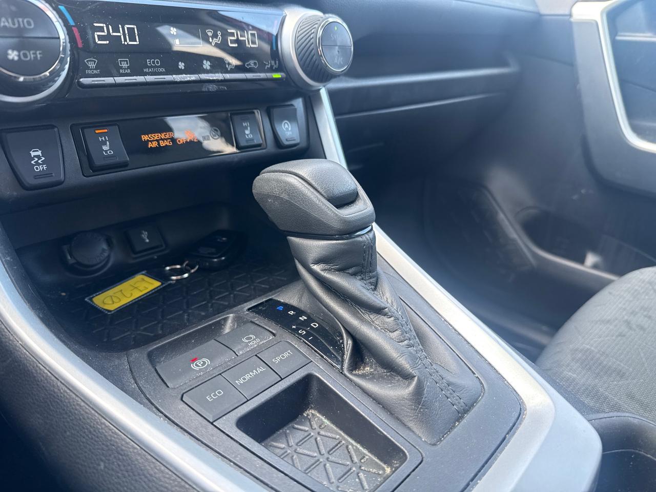 2021 Toyota RAV4 XLE 4dr Front-wheel Drive Photo