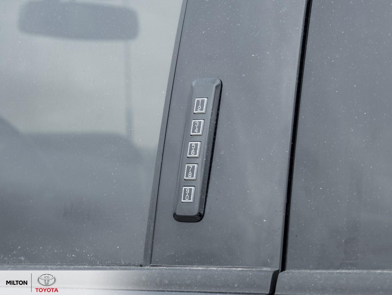 2023 Ford F-250 TREMOR PKG SUNROOF LARIAT ULTIMATE ONE OWNER Laria Photo