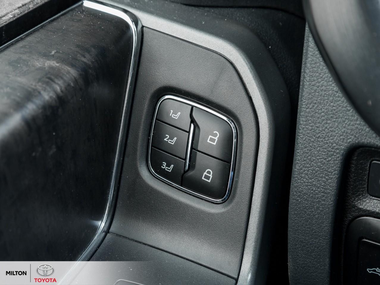 2023 Ford F-250 TREMOR PKG SUNROOF LARIAT ULTIMATE ONE OWNER Laria Photo