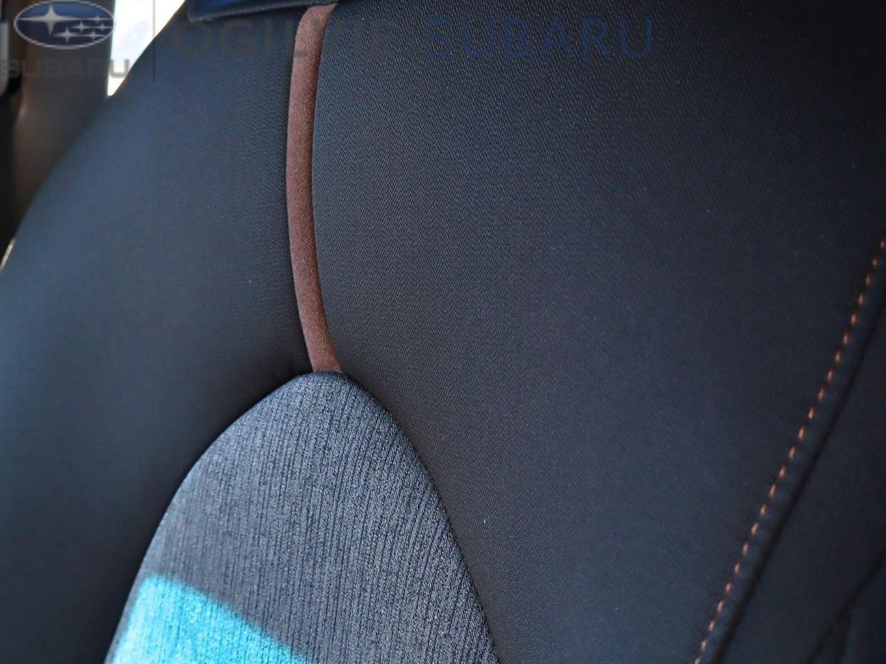 2018 Toyota Camry Hybrid SE 4dr Sedan Photo3