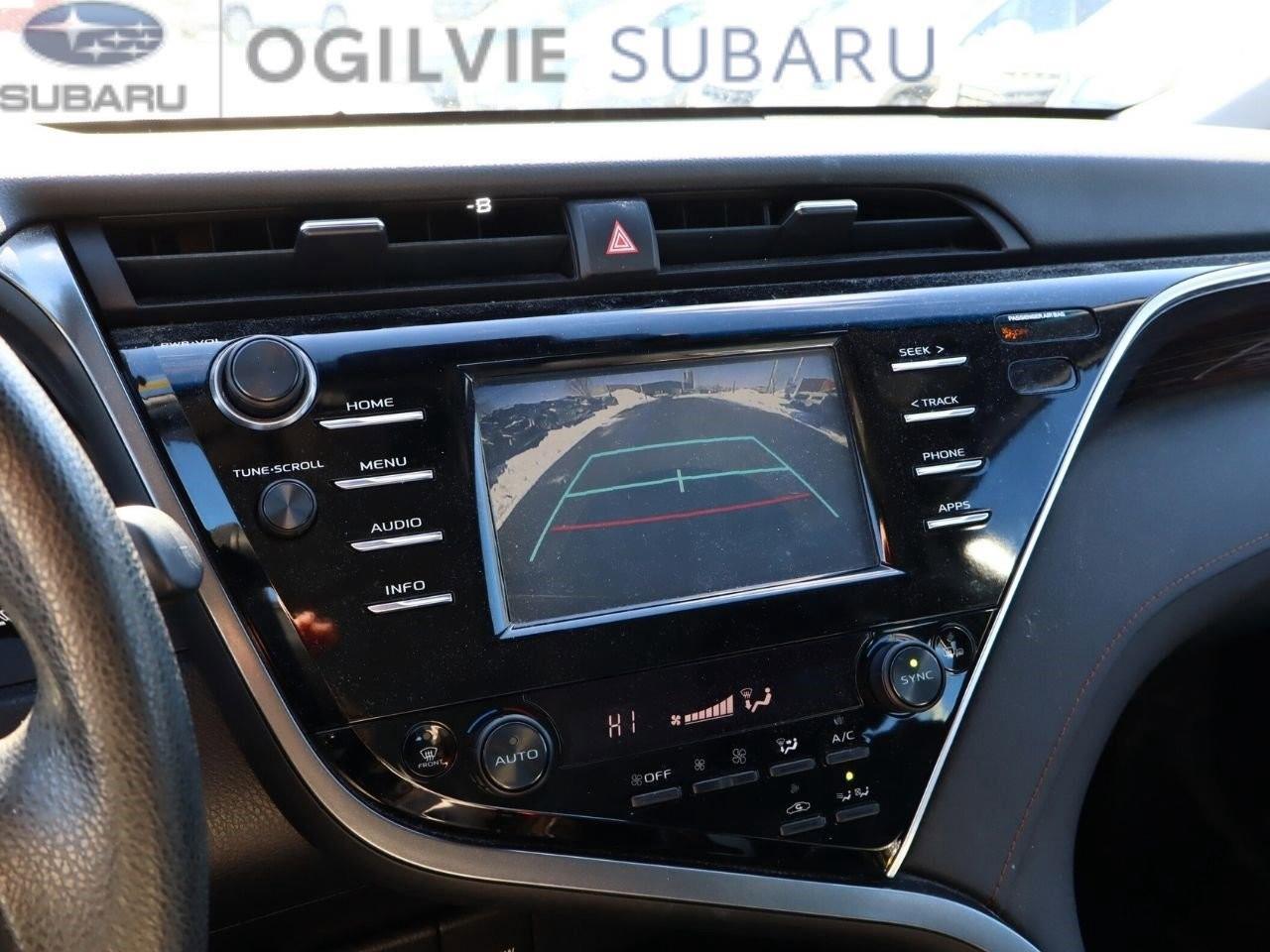 2018 Toyota Camry Hybrid SE 4dr Sedan Photo