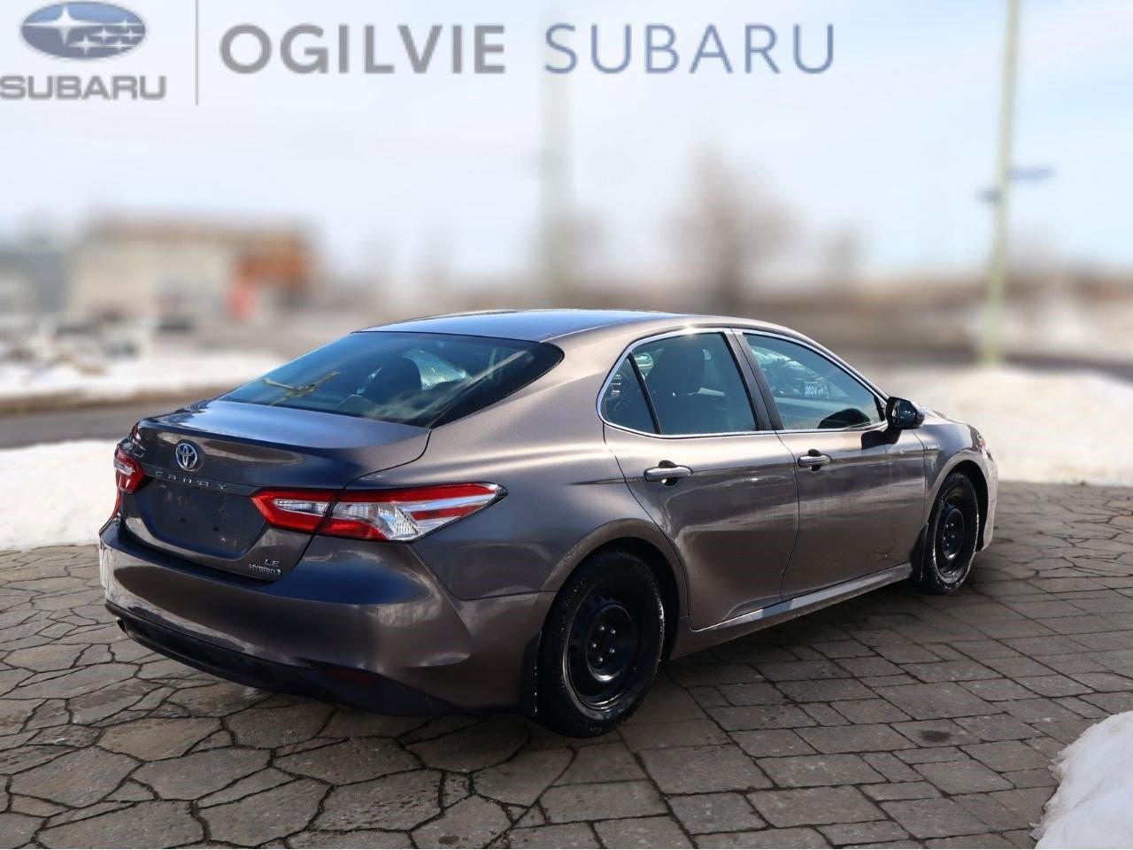 2018 Toyota Camry Hybrid SE 4dr Sedan Photo