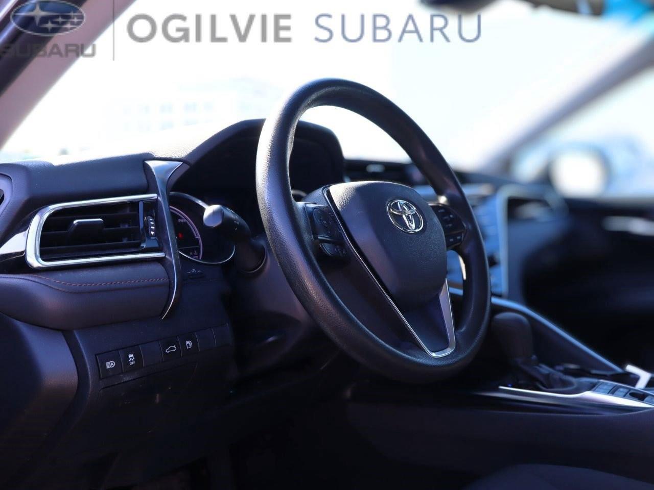 2018 Toyota Camry Hybrid SE 4dr Sedan Photo