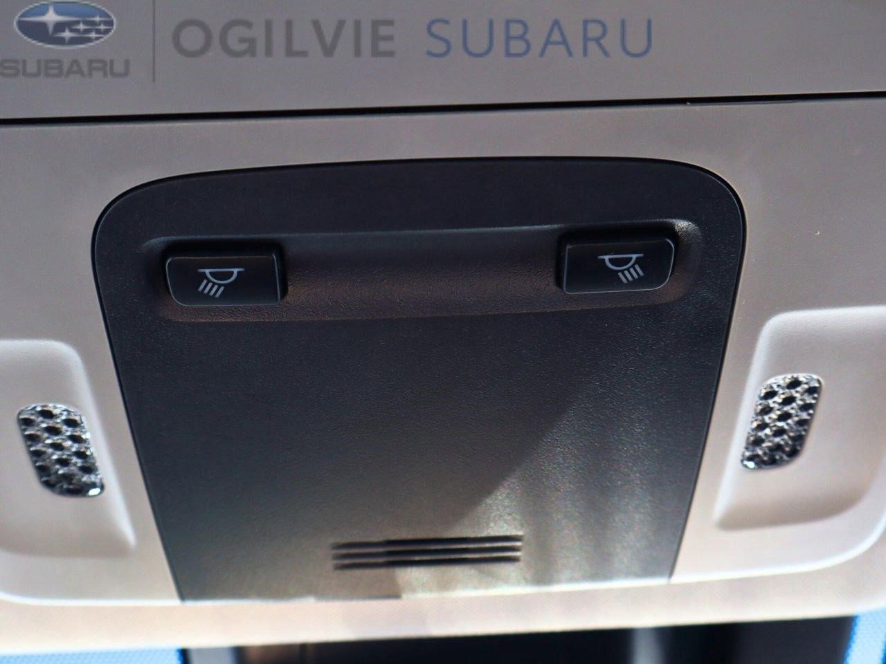 2018 Toyota Camry Hybrid SE 4dr Sedan Photo