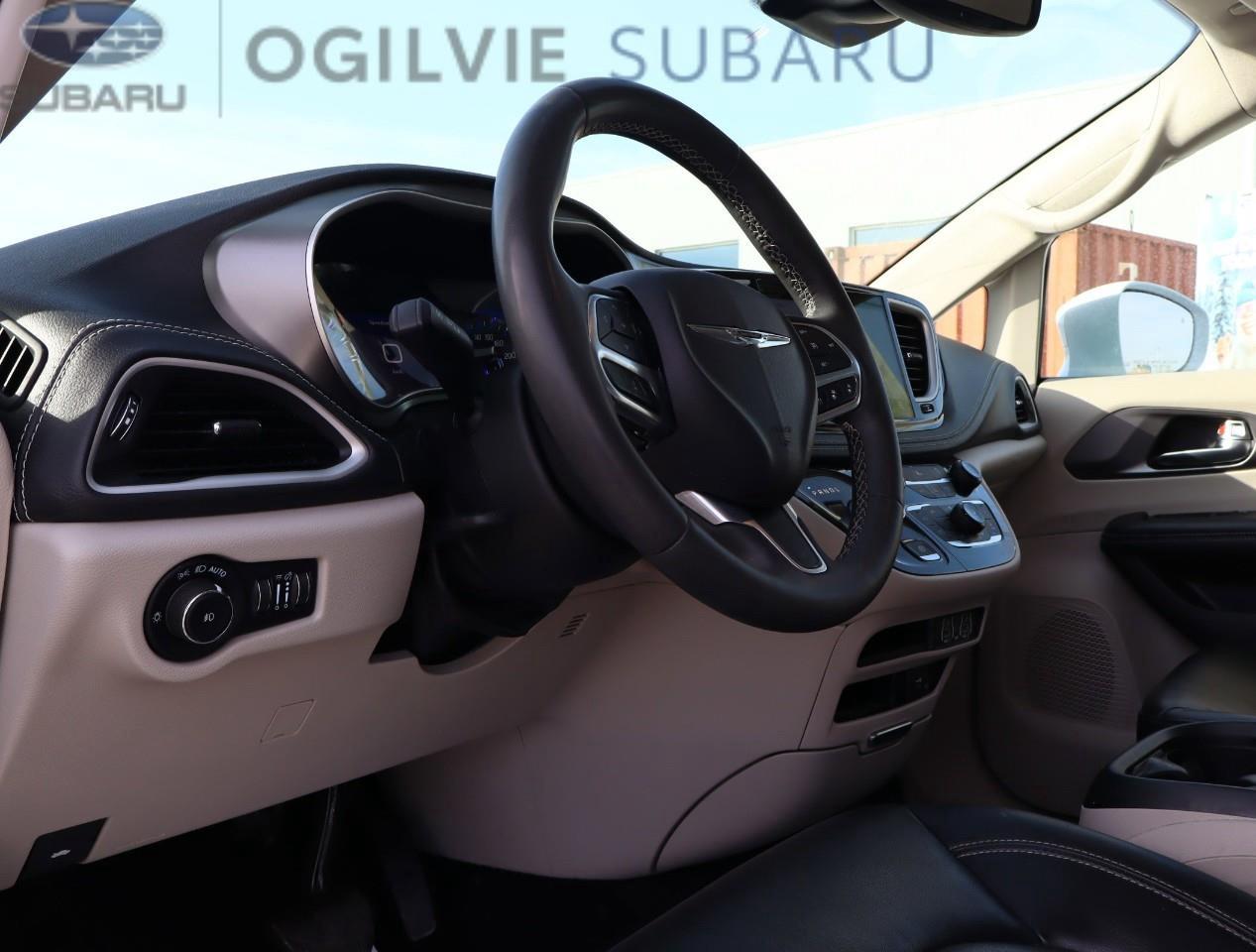 2022 Chrysler Pacifica Touring L All-Wheel Drive Passenger Van Photo