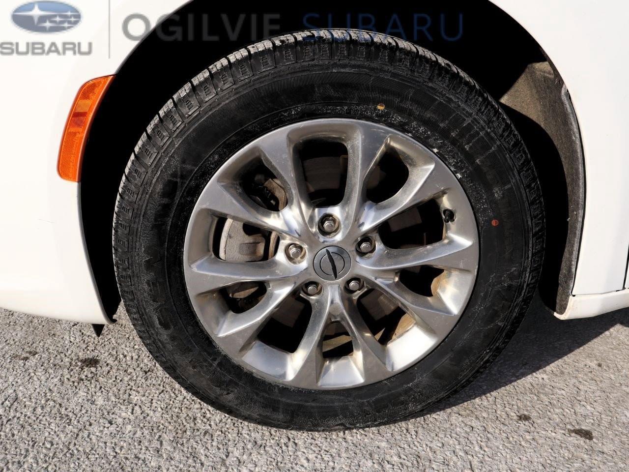 2022 Chrysler Pacifica Touring L All-Wheel Drive Passenger Van Photo